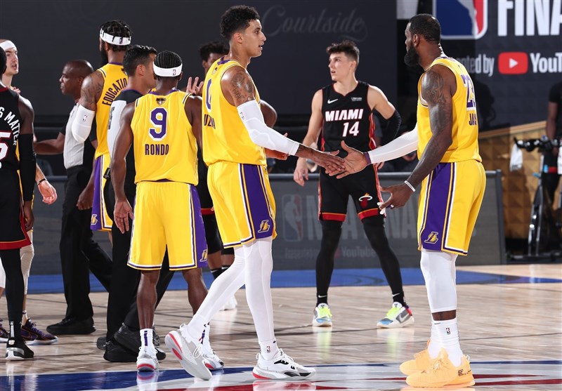 فینال لیگ NBA| لیکرز با پیراهنی که برایانت طراحی کرده به میدان می‌رود
