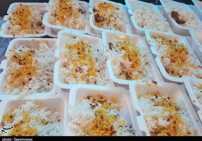 1600 پرس غذای گرم در طرح «اطعام حسینی» بین زندانیان دزفول توزیع شد + تصاویر