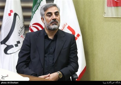 گلایه ابوالفضل بختیاری به نحوه مواجهه مسئولان با هیئتهای عزاداری/ مداحی کنار حاج منصور ارضی هنر میخواهد + فیلم