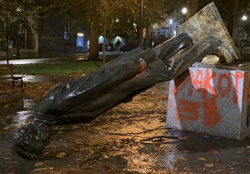 Portland Police Declare Riot After Protesters Topple Lincoln, Roosevelt Statues (+Video)