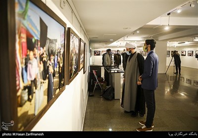 بازدید محمد قمی رئیس سازمان تبلیغات اسلامی از نمایشگاه عکس (عطش وصل)