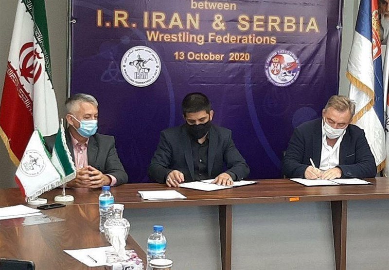 امضای تفاهم‌نامه همکاری بین رؤسای فدراسیون‌های کشتی ایران و صربستان