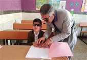 مصائب نابینایان و کم بینایان تبریز؛ از عدم تخصیص سهمیه قانونی استخدام تا مشکلات صاحب مسکن شدند