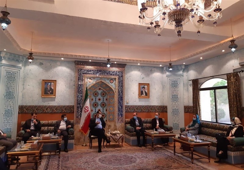 پزشکان ایرانی مقیم عمان با سفیر ایران در مسقط دیدار کردند