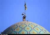 آیین تعویض پرچم امامزاده حسین(ع) قزوین به روایت تصاویر