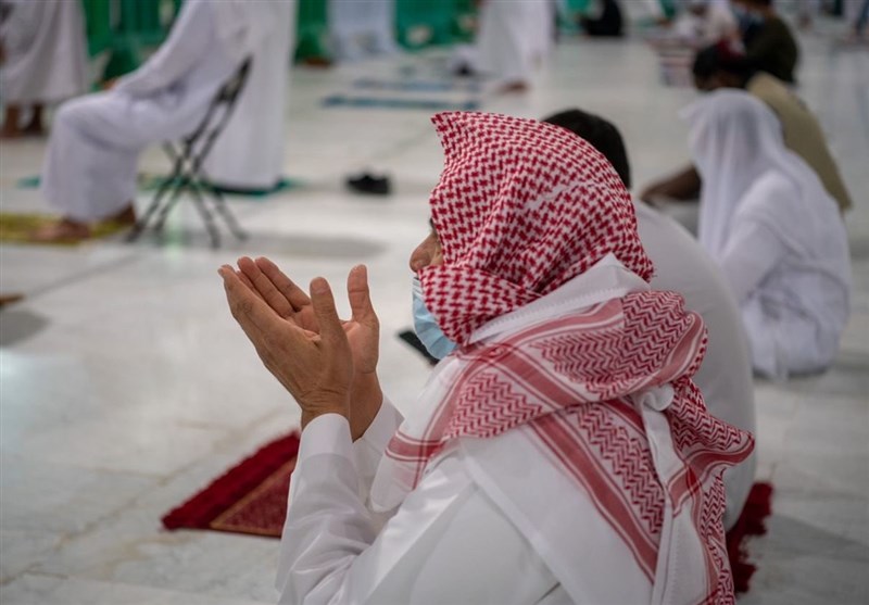 Worshipers Allowed to Perform Prayers in Grand Mosque of Mecca (+Video)