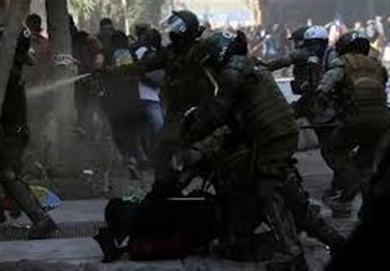 تظاهرات اعتراض آمیز مردم شیلی با دخالت پلیس به خشونت کشیده شد