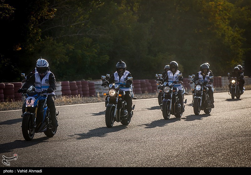 مسابقات موتورسواری به مناسبت هفته نیروی انتظامی