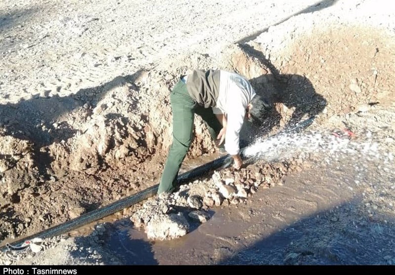 آبرسانی به روستای زلزله‌زده &quot; ویرو&quot; توسط جهادگران بسیجی/ سپاه گلستان به 30 روستا آبرسانی کرد