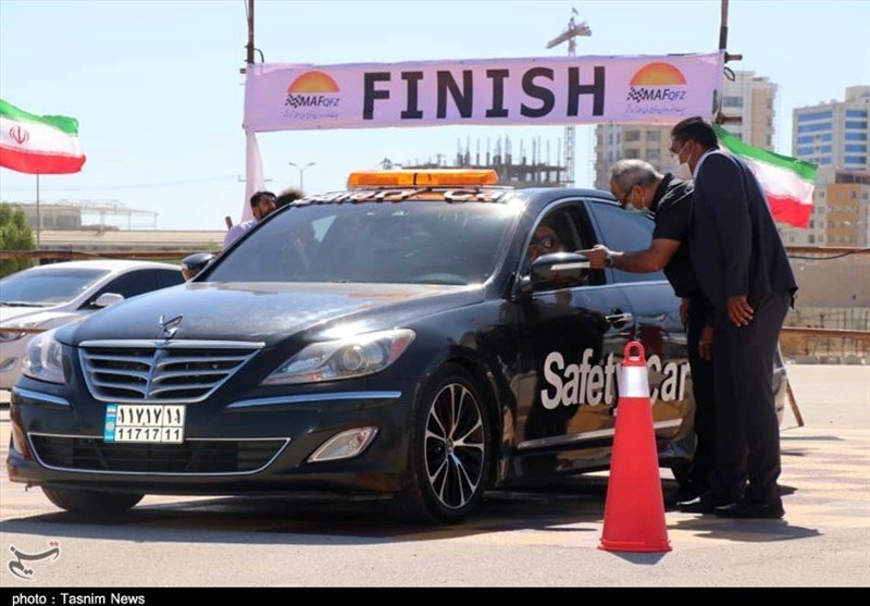 آماده سازی پیست اتومبیل‌رانی مسابقات اسلالوم قشم به روایت تصویر