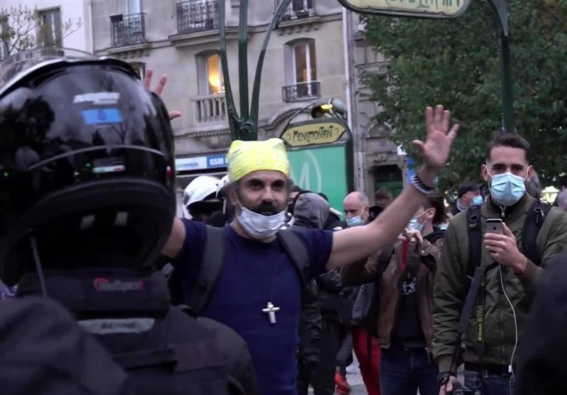 People Gather in Paris to Protest against COVID-19 Restrictions (+Video)