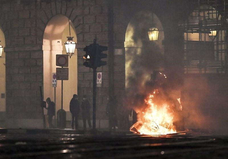خشونت و آشوب در جریان اعتراضات ضد محدودیت‌ها در شهرهای ایتالیا