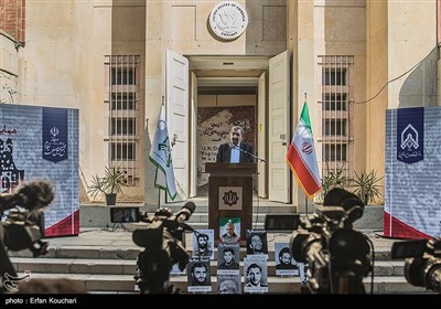 Iran Hosts Conference on Decline of US