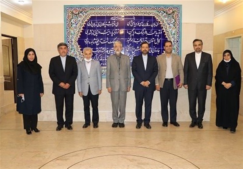 تأکید بر استفاده وزارت خارجه از زبان فارسی برای گسترش نفوذ خود