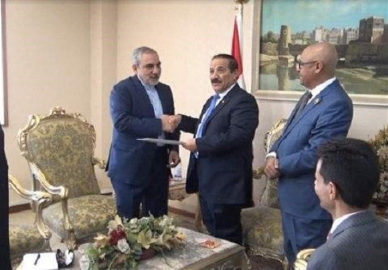 وزیر الخارجیة الیمنی یتسلم نسخة من أوراق اعتماد سفیر إیران بصنعاء