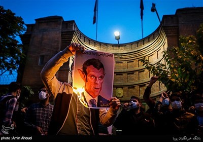 تجمع اعتراضی مقابل سفارت فرانسه در پی اهانت به پیامبر(ص)