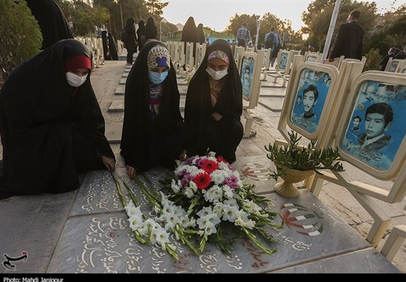 نوجوانان اصفهانی به شهدای نوجوان انقلاب و دفاع مقدس ادای احترام کردند + تصویر