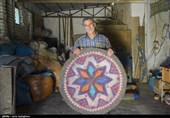آخرین بازمانده هنر سنتی نمدبافی در شیراز + تصویر
