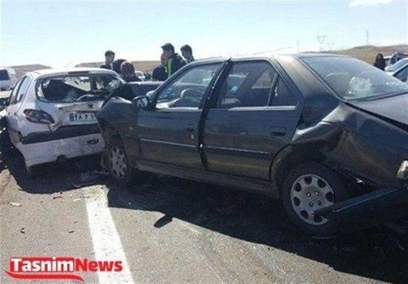 تصادف زنجیره‌ای 40 ماشین در قزوین یک فوتی و 5 مصدوم برجای گذاشت
