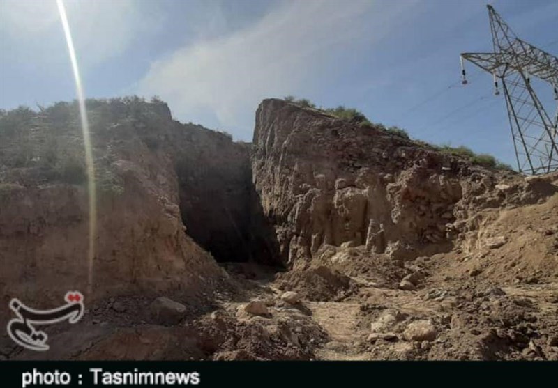 حفاری تپه تاریخی قلعه نصیر پلدختر؛ یک نفر دستگیر شد+تصویر