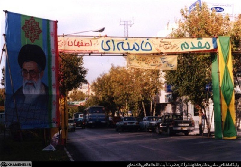 روایت تصویری استقبال پرشور مردم اصفهان از رهبر انقلاب در 19 سال پیش