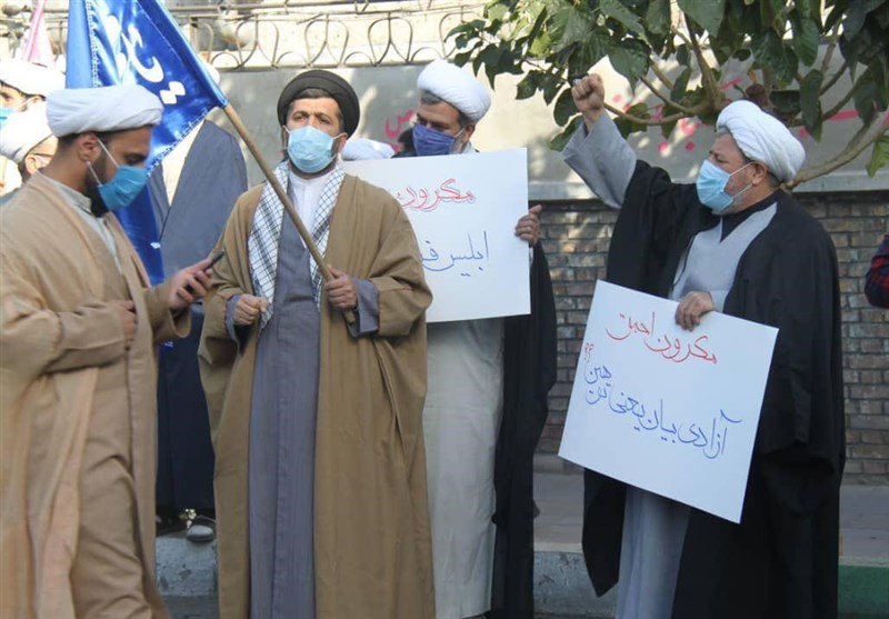 تجمع اعتراضی طلاب مقابل سفارت فرانسه