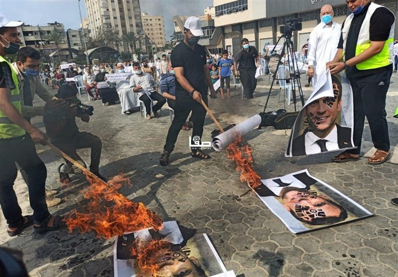 تظاهرات در غزه و کرانه باختری در محکومیت اهانت به پیامبر(ص)/ ماکرون در آتش خشم فلسطینیان سوخت