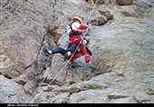 20 ساعت تلاش هلال احمر استان کرمان برای نجات جان یک کوهنورد