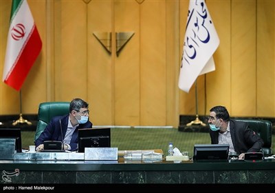احمد امیرآبادی و سیدامیرحسین قاضی‌زاده هاشمی در جلسه علنی مجلس شورای اسلامی