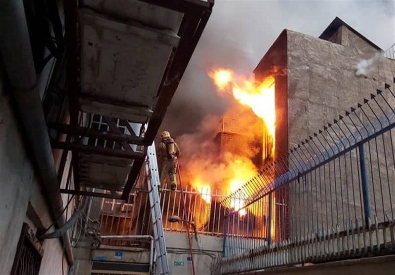 لحظه شعله‌ور شدن آتش در ساختمان 3 طبقه + فیلم و تصاویر