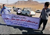 تشکیل زنجیره انسانی در بامایران در مخالفت با طرحهای غیرقانونی+تصاویر
