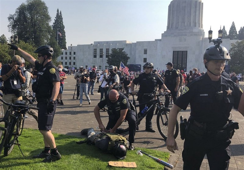 Armed Trump Supporters Clash with Counter-Protesters in Salem (+Video)