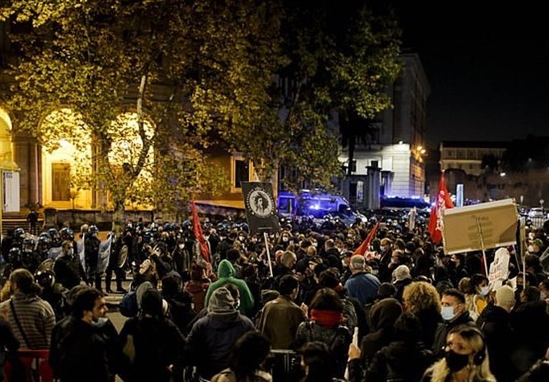 Thousands of Anti-Lockdown Protesters Clash with Police in Rome, Leipzig