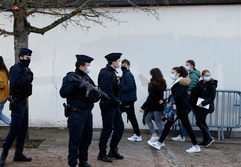 French Students Hold Protests over Schools Being Open amid Pandemic (+Video)