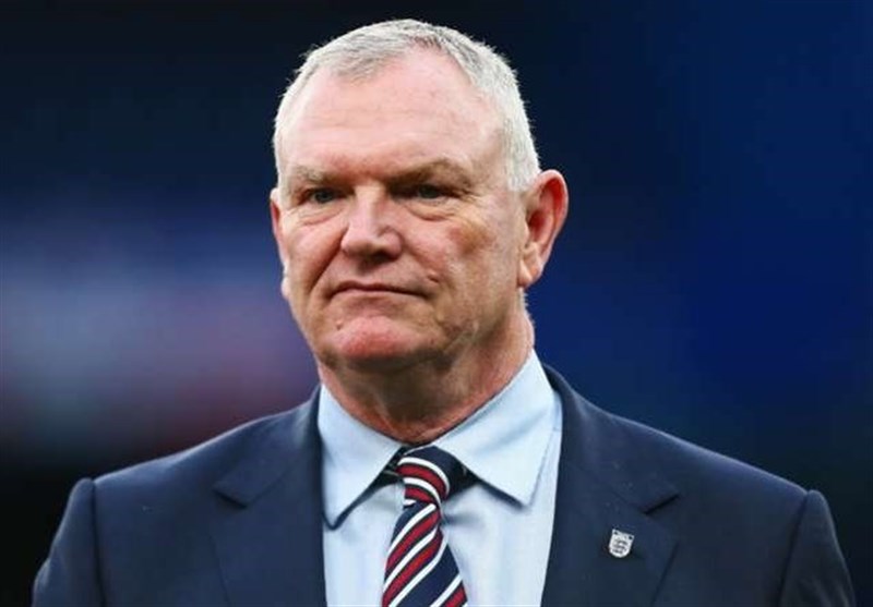 استعفای رئیس اتحادیه فوتبال انگلیس پس از اظهارات نژادپرستانه و تبعیض جنسیتی