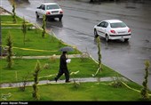 بارش برف و باران در محورهای مواصلاتی استان البرز / مردم از سفرهای غیرضروری خودداری کنند