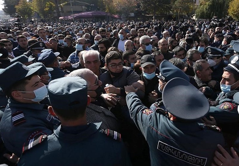 Eight People Detained during Anti-Government Protest in Armenia