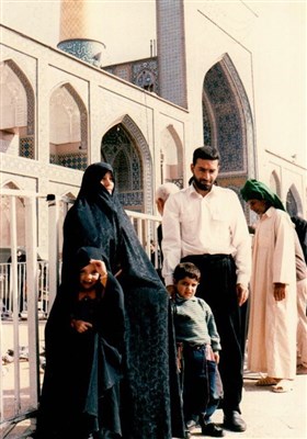  شهید حاج حسن تهرانی مقدم درکنار خانواده -سفر مشهد مقدس