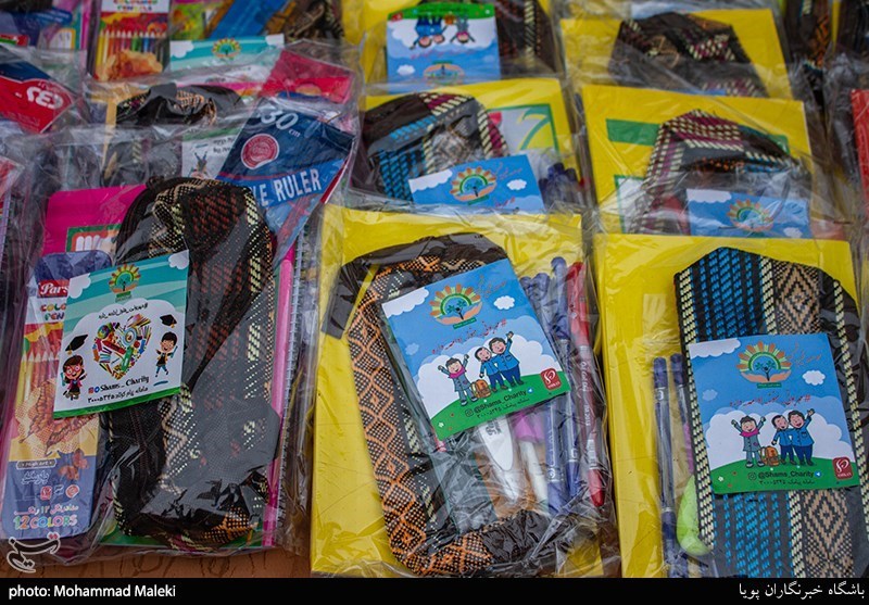 بسته‌های لوازم‌التحریر سپاه میان دانش‌آموزان نیازمند دهگلانی توزیع شد