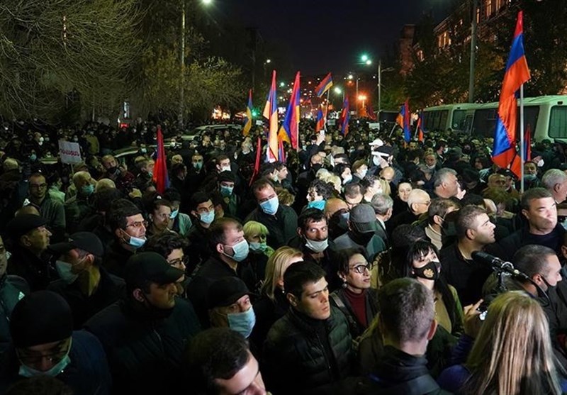 ادامه اعتراض به پایان جنگ قره باغ در پایتخت ارمنستان