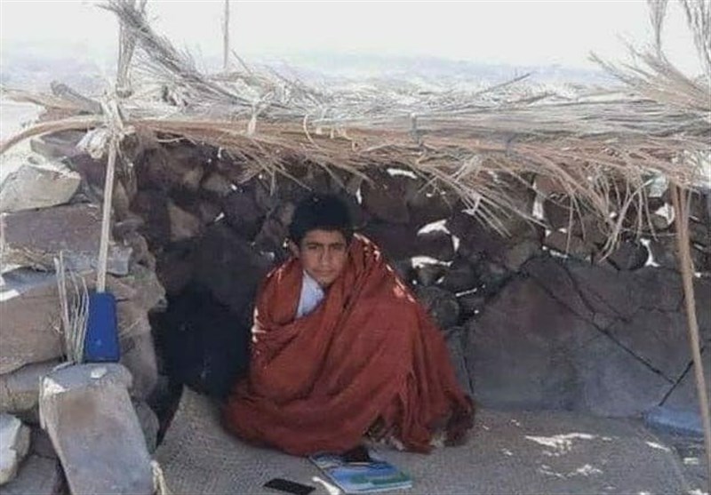 حکایت مدرسه مجازی دانش‌آموزان محروم در بالای کوه/ تحصیل بی‌دغدغه رویای دانش‌آموزان روستایی بلوچستان + فیلم