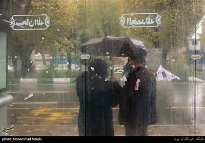  وضعیت هوای تهران ۱۴۰۲/۱۱/۰۴؛ تنفس هوای "آلوده" در روز بارانی پایتخت 
