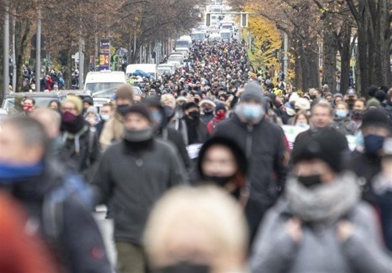 برگزاری اعتراضات ضد محدودیت‌های کرونایی در شهرهای آلمان و انگلیس