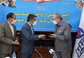 اهدا لوح تقدیر ریاست محترم جمهور به شرکت کویرتایر به عنوان واحد نمونه ملی سال 1398
