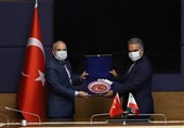 دیدار سفیر ایران در ترکیه با رئیس کمیسیون سیاست خارجی پارلمان این کشور