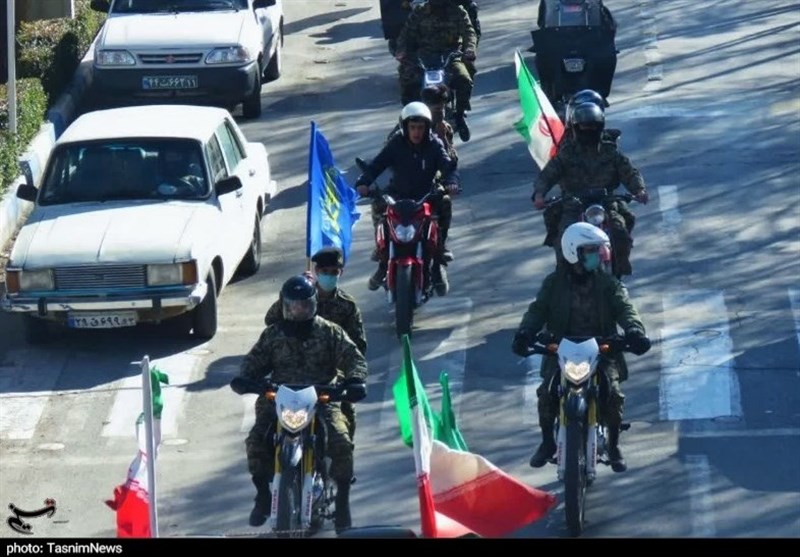اصفهان| رژه موتوری نیرو‌های نظامی و انتظامی دهاقان به مناسبت گرامی‌داشت هفته بسیج به روایت تصویر