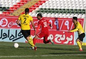 لیگ برتر فوتبال| پیروزی سپاهان مقابل تراکتور در نیمه اول