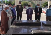 مزار سرو قامتان تاریخ در قشم عطرافشانی شد+ تصویر
