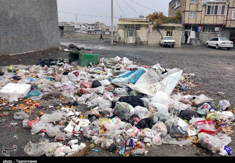 انباشت زباله در گرمی تهدیدی برای سلامت گردشگران ؛ شهری که می تواند مقصد گردشگری باشد