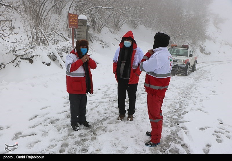 109 خانوار گرفتار در 5 محور برف‌گیر استان سمنان نجات یافتند